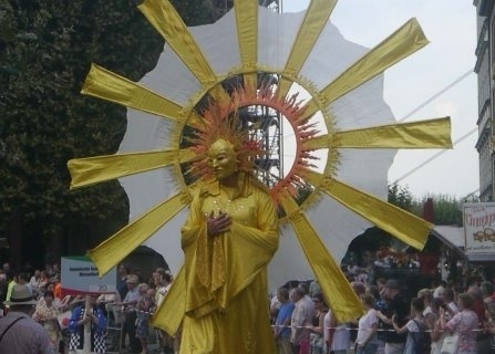 Bunt, gigantisch, informativ